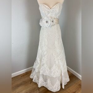 Maggie Sottero Wedding Dress Size 2 Cream Corset with Lace Detail
